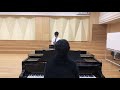 指揮者のアドリブになんとか即興でついていくピアニスト