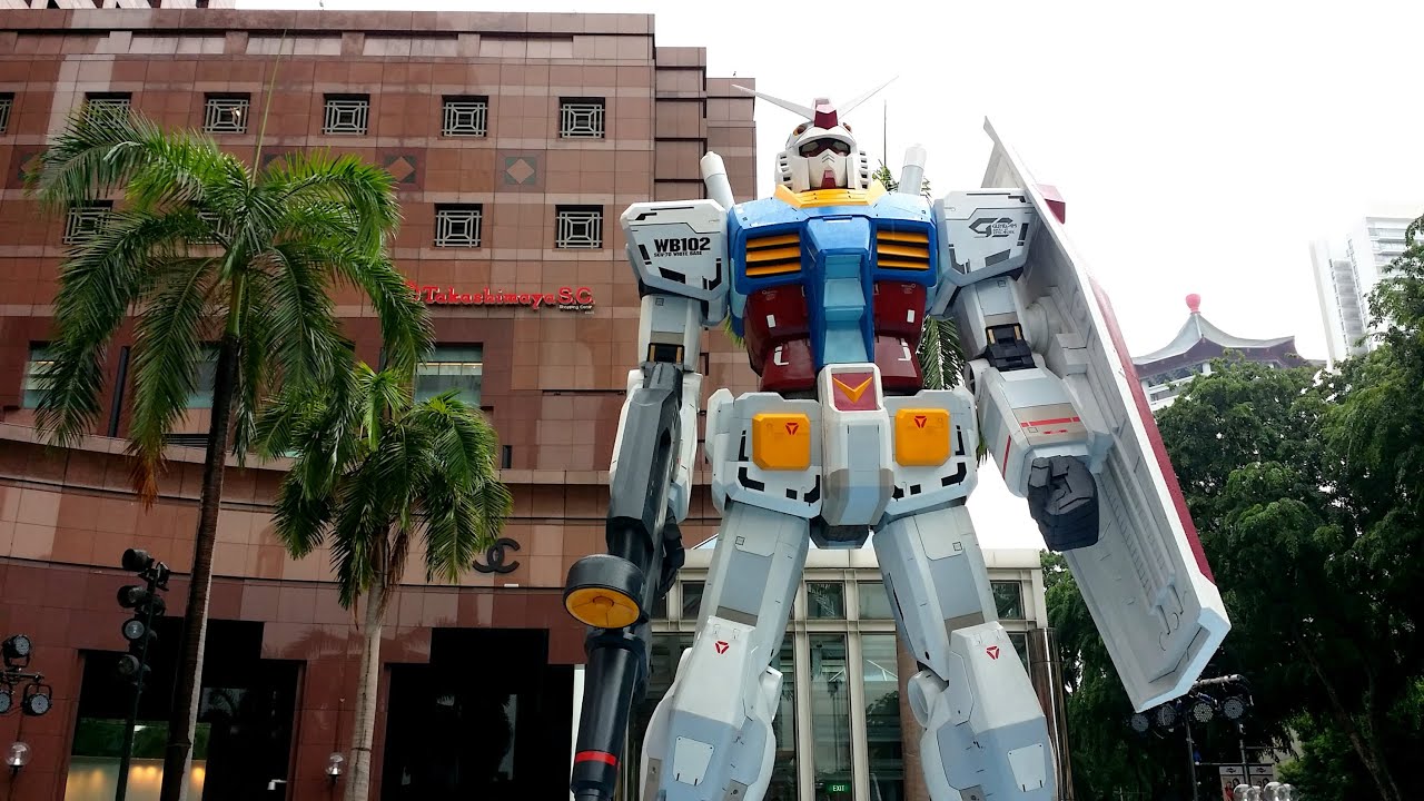 Gundam docks in Singapore