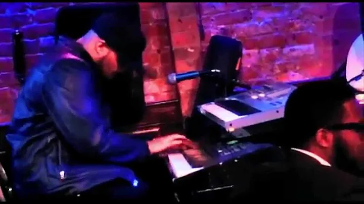 CORY HENRY & TRAVIS SAYLES - trade solos at the Vi...