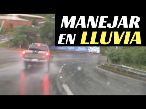 Video: Cómo conducir de forma segura bajo la lluvia (con imágenes)