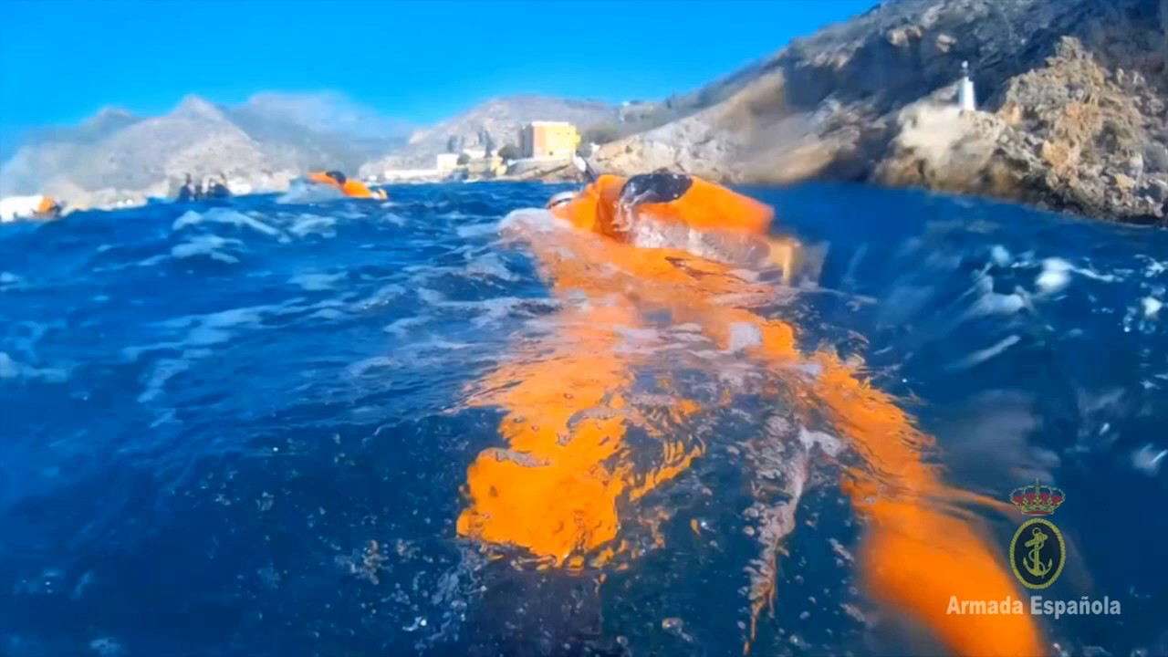 Así se forman nuestros nadadores de salvamento y rescate en la Escuela de Buceo de la Armada.