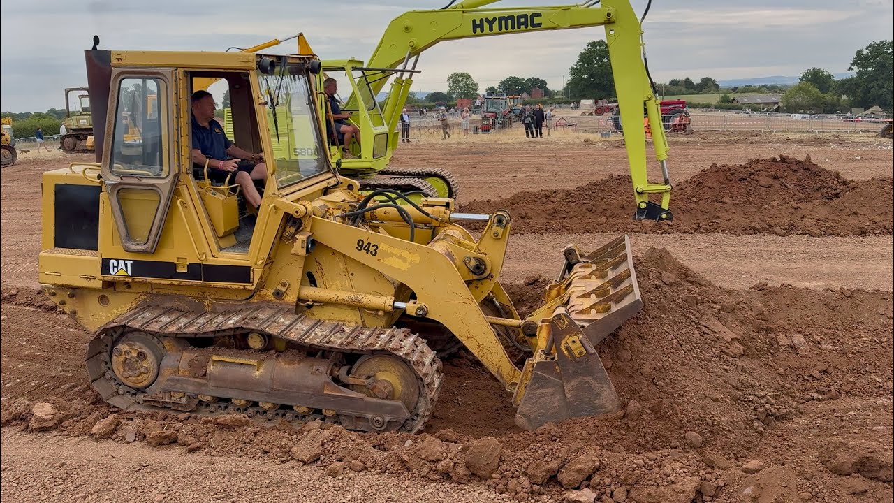 Cat 943 at Welland 2025