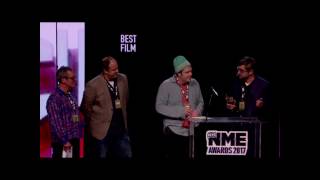 Louis Theroux thanks Tom Cruise as he wins Best Film for My Scientology Movie at NME Awards 2017