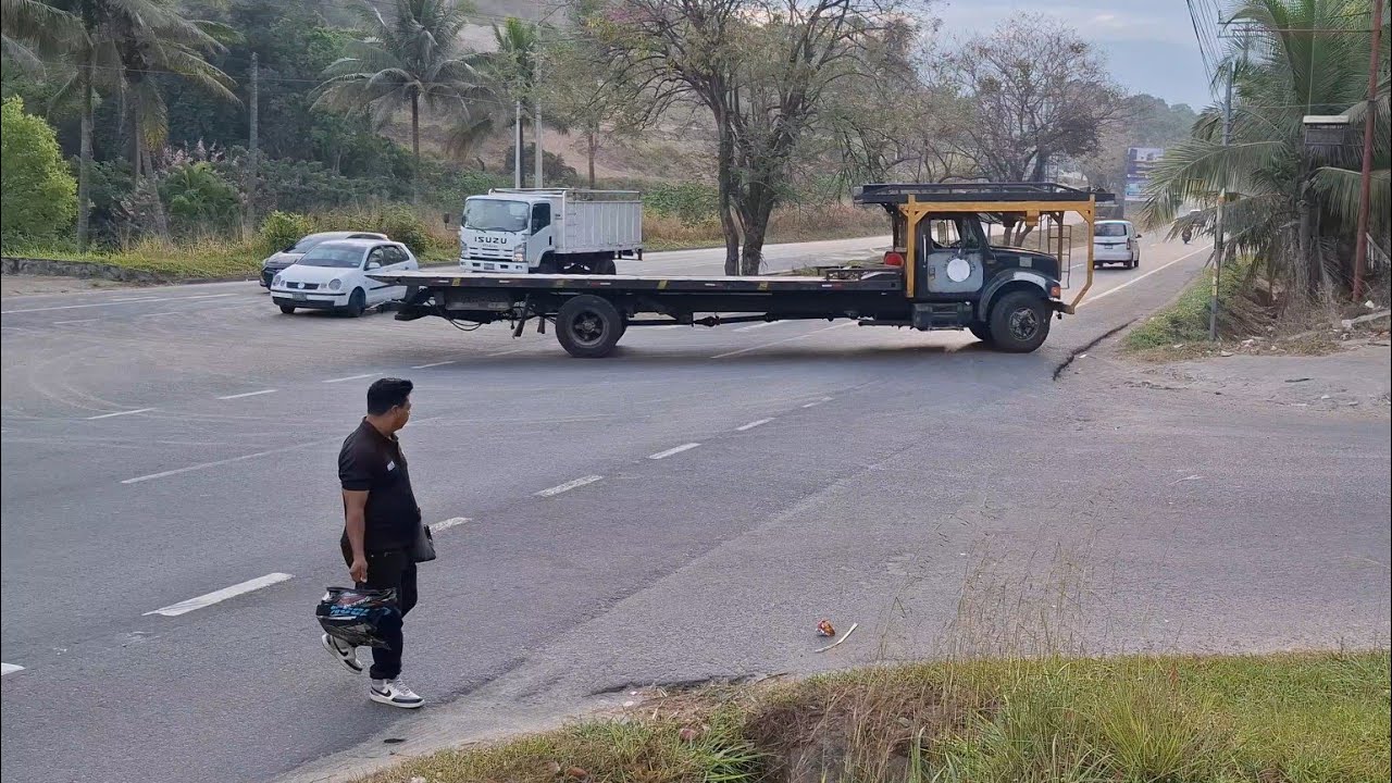 Así amanece sobre la carretera panamericana.  La carretera más peligrosa de El Salvador 🇸🇻 