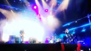 Lana Del Rey being grabbed by fan in Flow Festival, Helsinki 11.08.2017