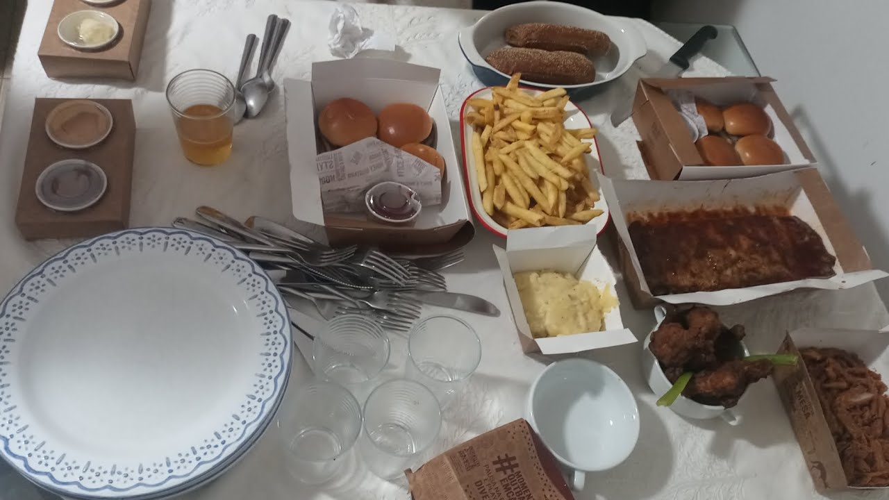 PEDINDO OUTBACK EM CASA PELO IFOODS COM VÁRIOS HAMBÚRGUER INCLUSIVE O