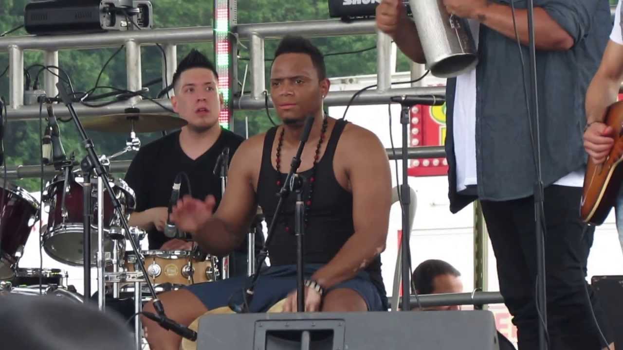 chrystopher metiendo mano con la republika