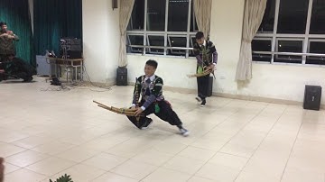 Điệu múa khèn của chàng trai người Mông