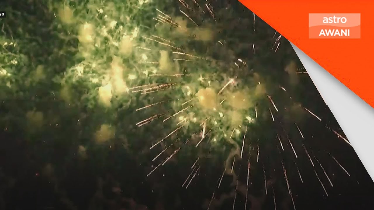 Pertunjukan bunga api sempena Tahun Baharu 2026 - YouTube