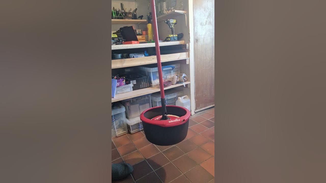 Vileda Spin & Clean Mop removal from the bucket 