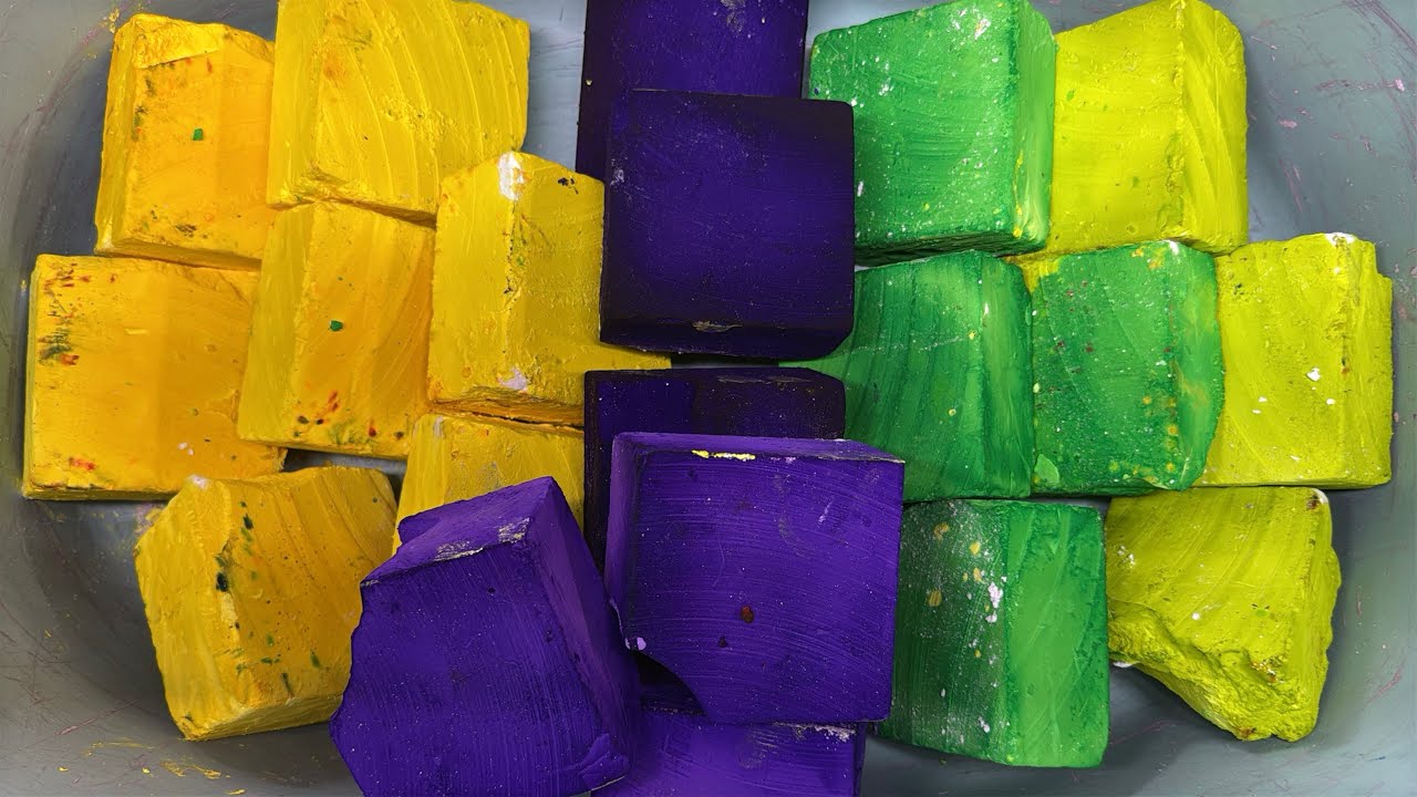 Golden stars atop green trees in the midst of a purple Advent  ❤️💕❤️