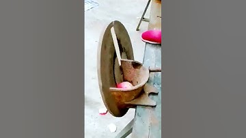 The process of cutting radishes = good tools can improve efficiency.