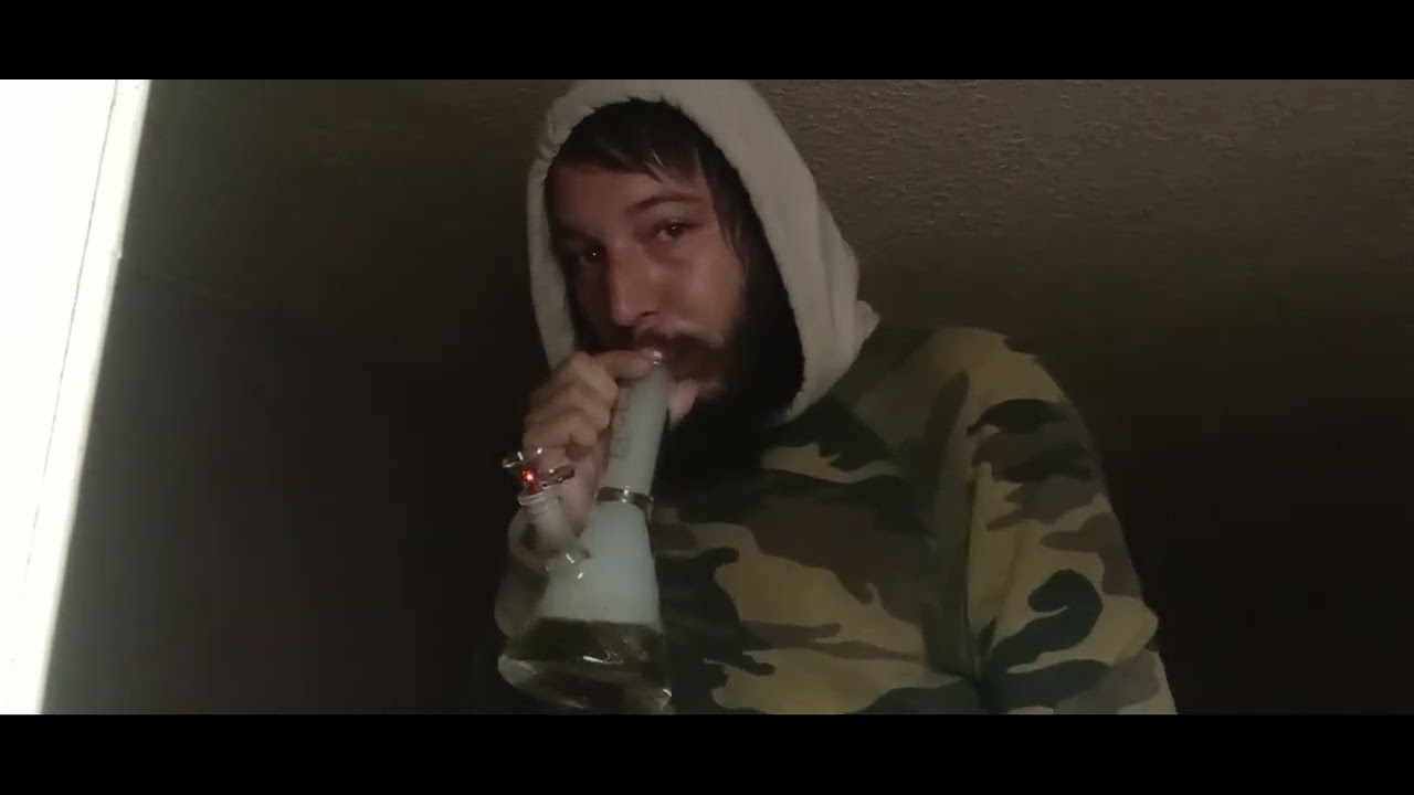 🥦🔥💨 New Glass Bong 1st Hit With Orange Squeeze 🍊