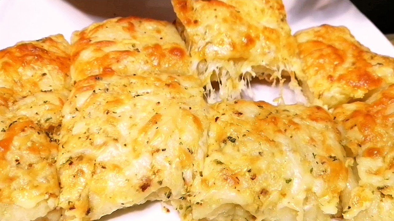 THE DELECIOUS BUTTERY & CHEESY GARLIC BREAD YouTube