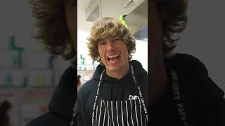 Danny Makes A Pizza At Papa Johns