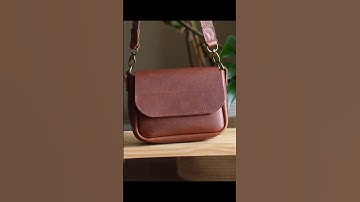 Making a Simple Leather Crossbody Bag  #handmade #leathercraft #diy #sewing #craft #sewingtutorial