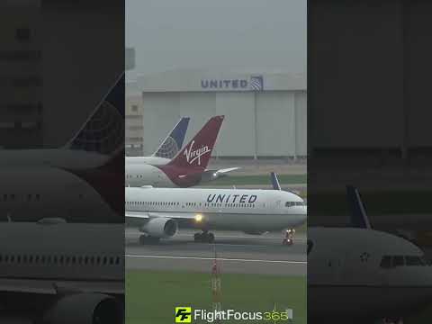 United Airlines Rejected Takeoff #aviation #planespotting #engine #airport