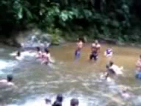 BAÑO EN LOS POZOS NATURALES EN EL PORTAL PARAISO NATURAL EN RIONEGRO SANTANDER COLOMBIA