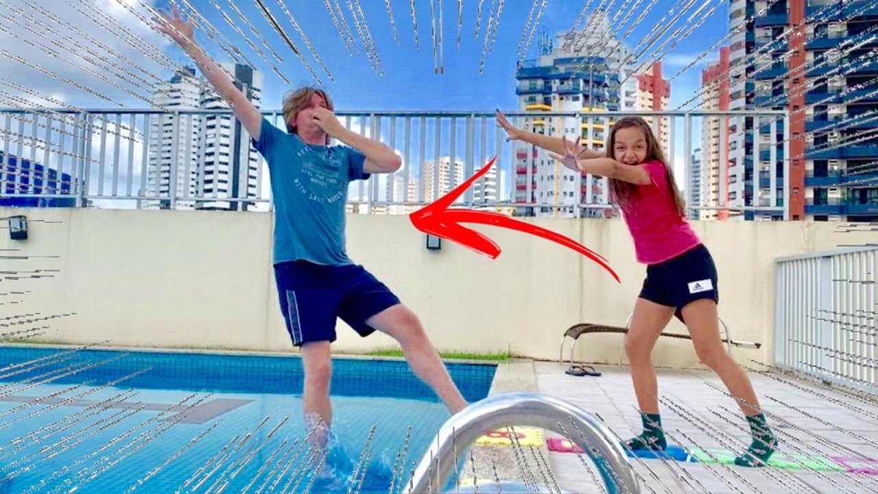 DESAFIO QUEM ERRAR CAI NA PISCINA !