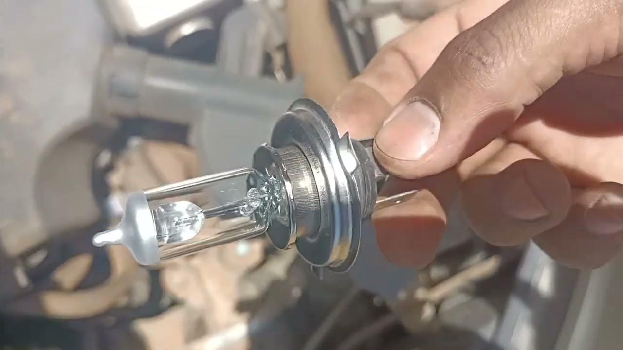 Changing the headlamp bulb Nissan Note YouTube
