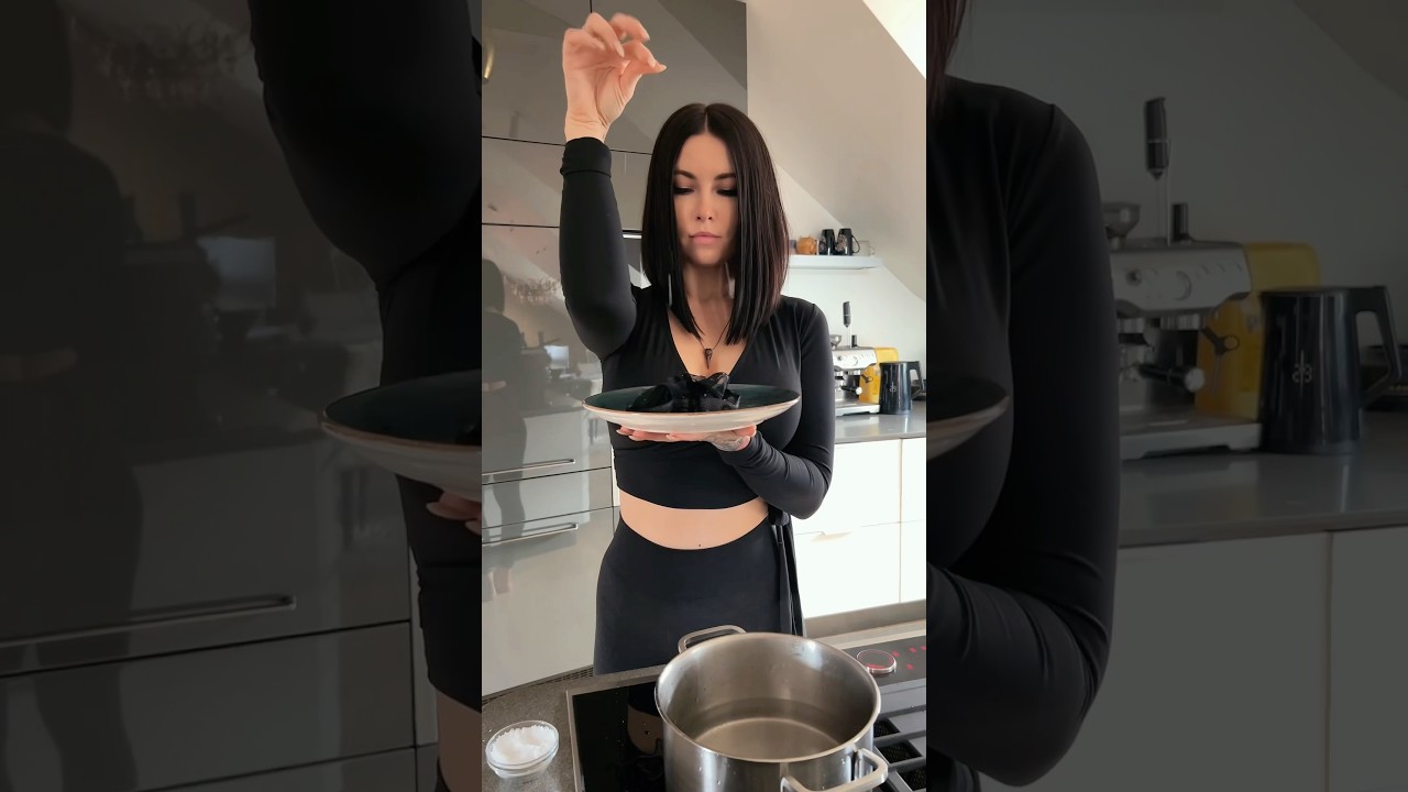 She should see this 💅