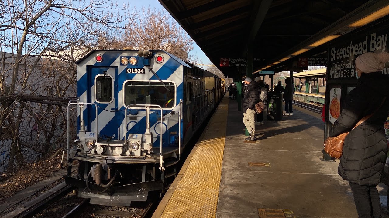 R156 + R161 Work Train + Crane Car at Sheepshead Bay