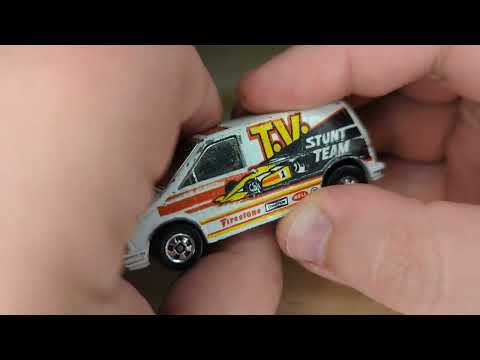 1986 HOT WHEELS FLIP OUTS TV STUNT TEAM FORD AEROSTAR MINI VAN diecast car episode 327