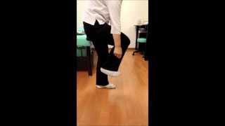 股関節痛　靴下をはく動作（セラピー前）001_02