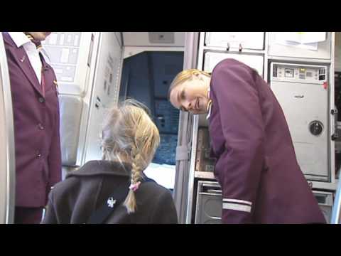 Video: Eine Familie Trat Aus Einem Flug Aus