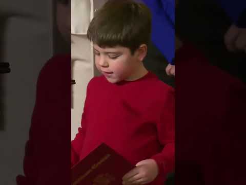 El momento más tierno del Día de la Constitución ha sido protagonizado por un niño