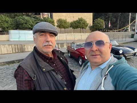 Тбилиси. Утро в центре города. Спешим на встречу с раритетными автомобилями. Свидание на площади.