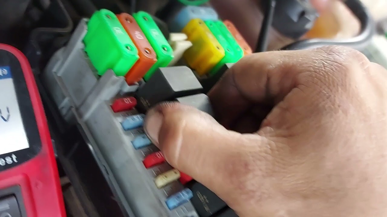 IVECO 35S14 NÃO PEGA COM PROBLEMA NO FIO DA CAIXA DE FUSÍVEL QUEIMADO RASTREADOR IMPEDINDO FUNCIONA