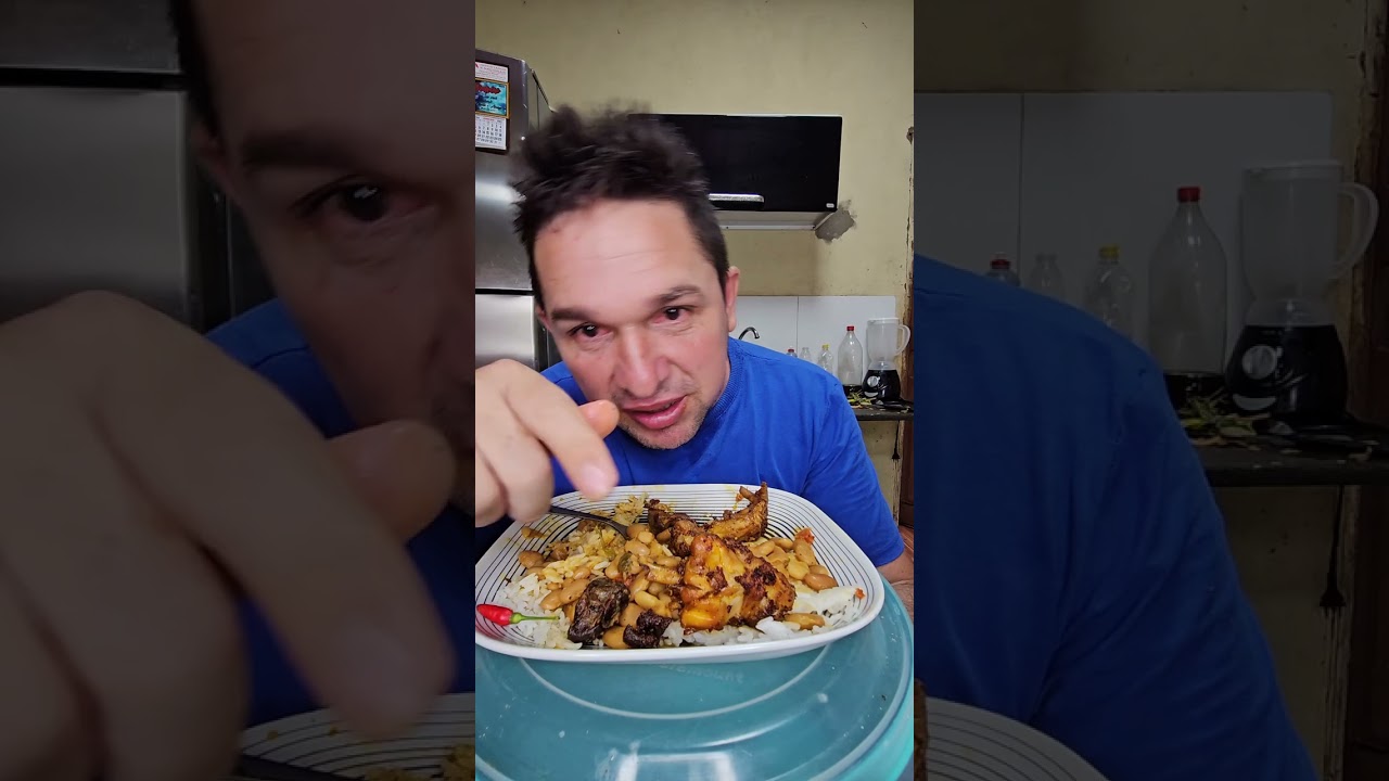 #fáva com #frango frito é muito gostoso #comida