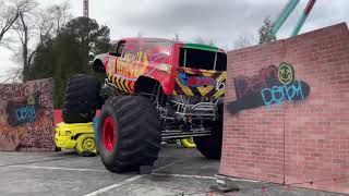 Hot Wheels Drive-Thru @ Six Flags Over GA. Cars, Monster trucks, Big, huge wheels.