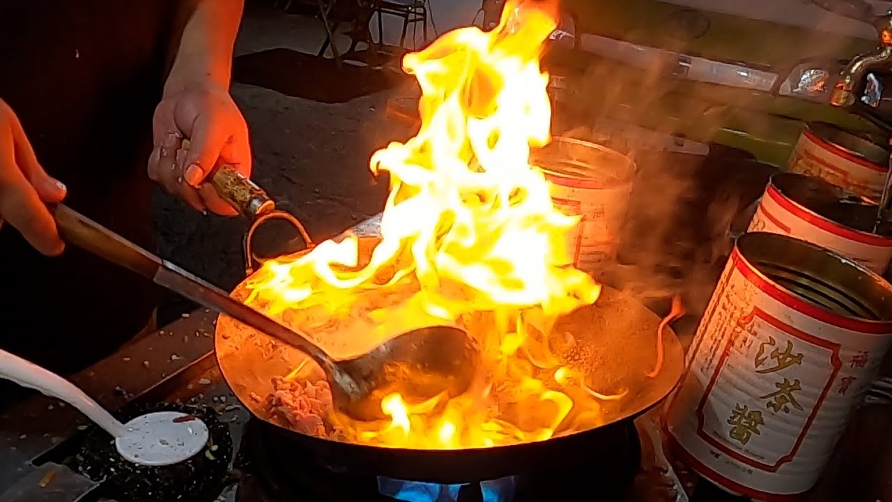 Super amazing fried rice technique / 大火快炒 - 超驚人的炒飯技術 - YouTube