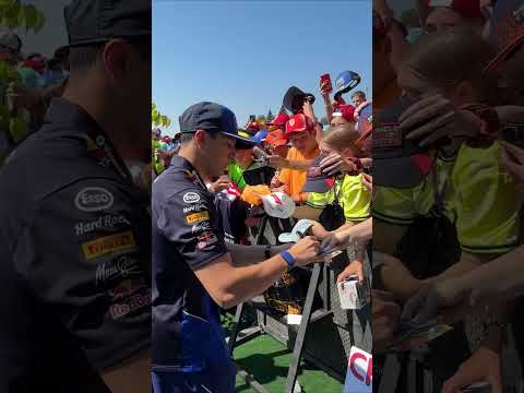 IH6 signing in for Race Day ✍️💙 #F1 #RedBullRacing #AustrianGP