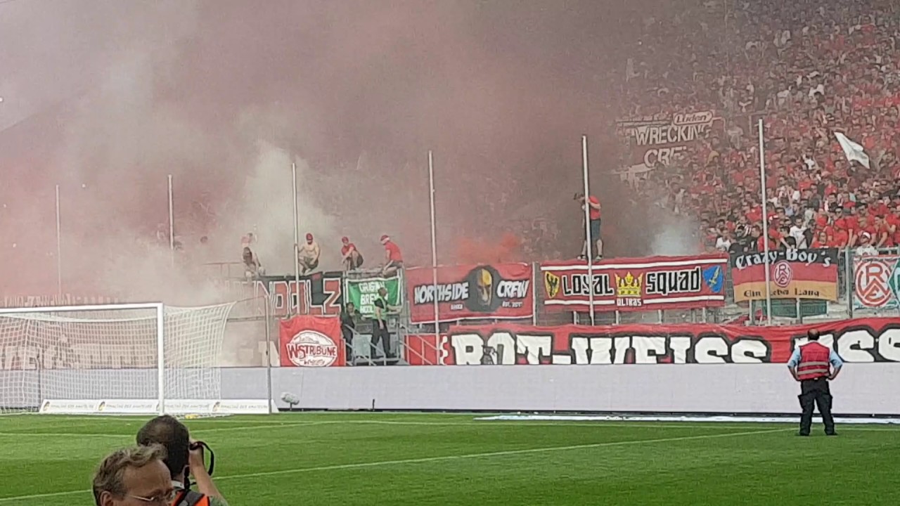 Pyro Choreo Rot Weiss Essen Vs Msv Duisburg Niedereihnpokalfinale 0 2 Stimmung Bvbrwe Youtube