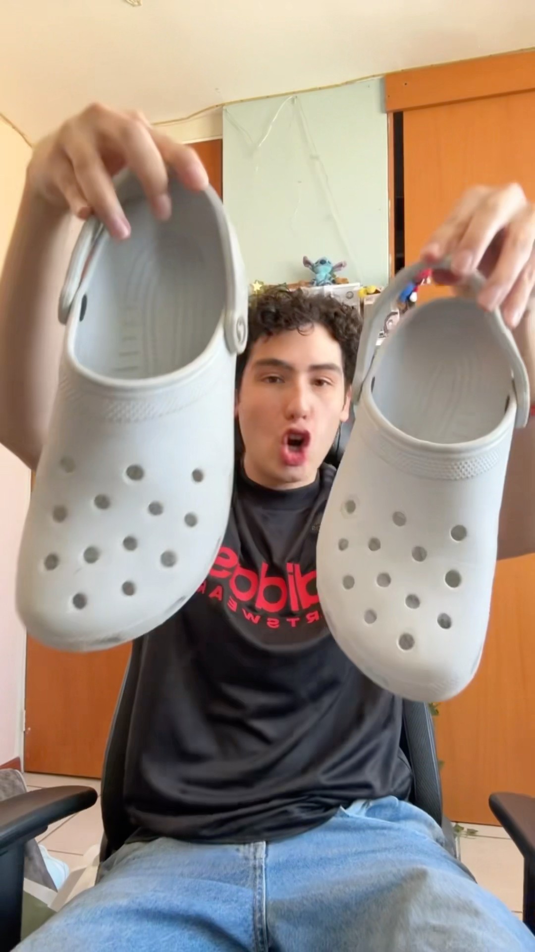 DECORANDO MIS ZAPATOS??| Leo Study