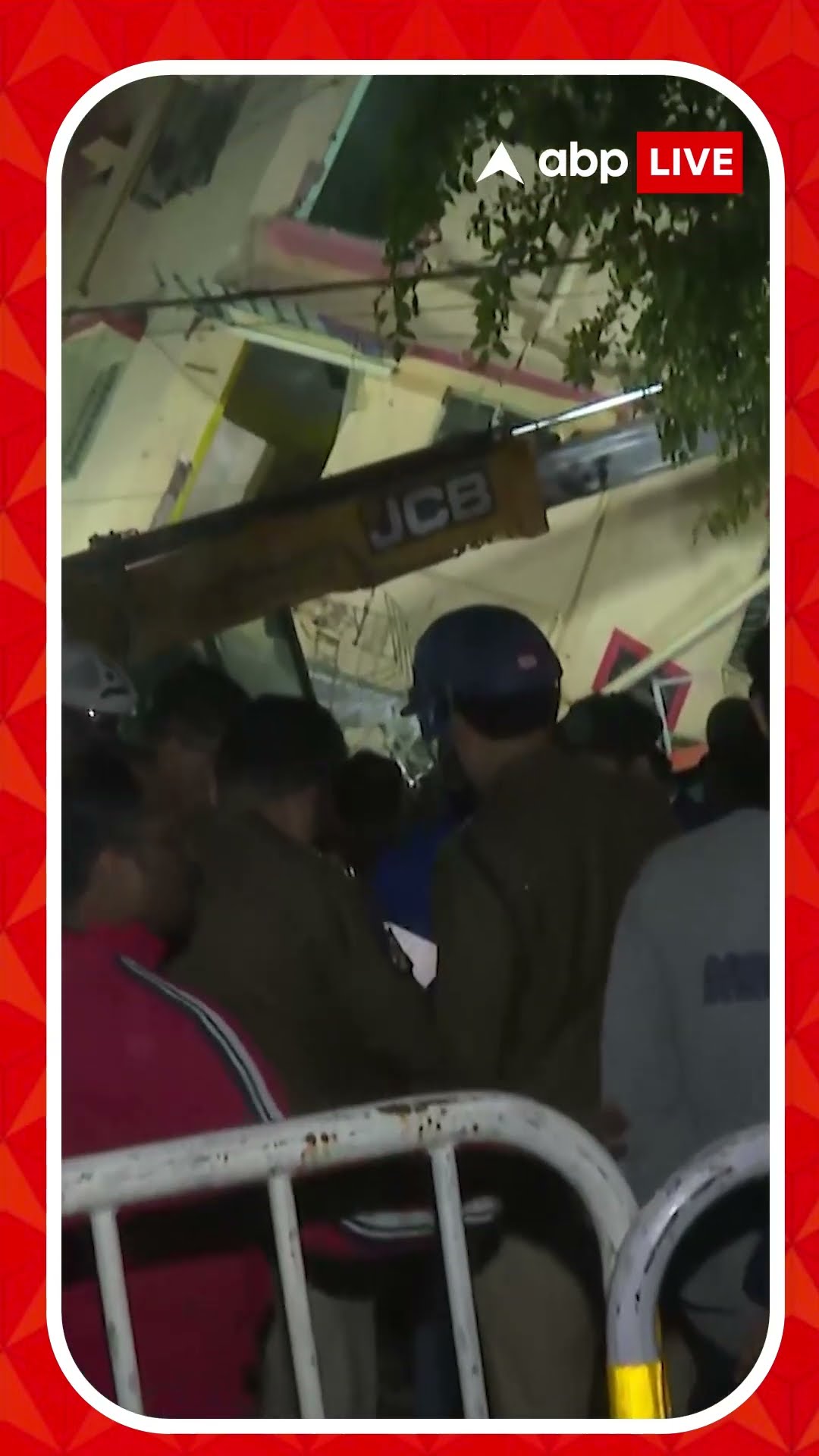 বহুতল বিপর্যয়ের পর থেকেই বেপাত্তা প্রোমোটার ! কী জানাচ্ছেন ফ্ল্যাটের মালিক ?