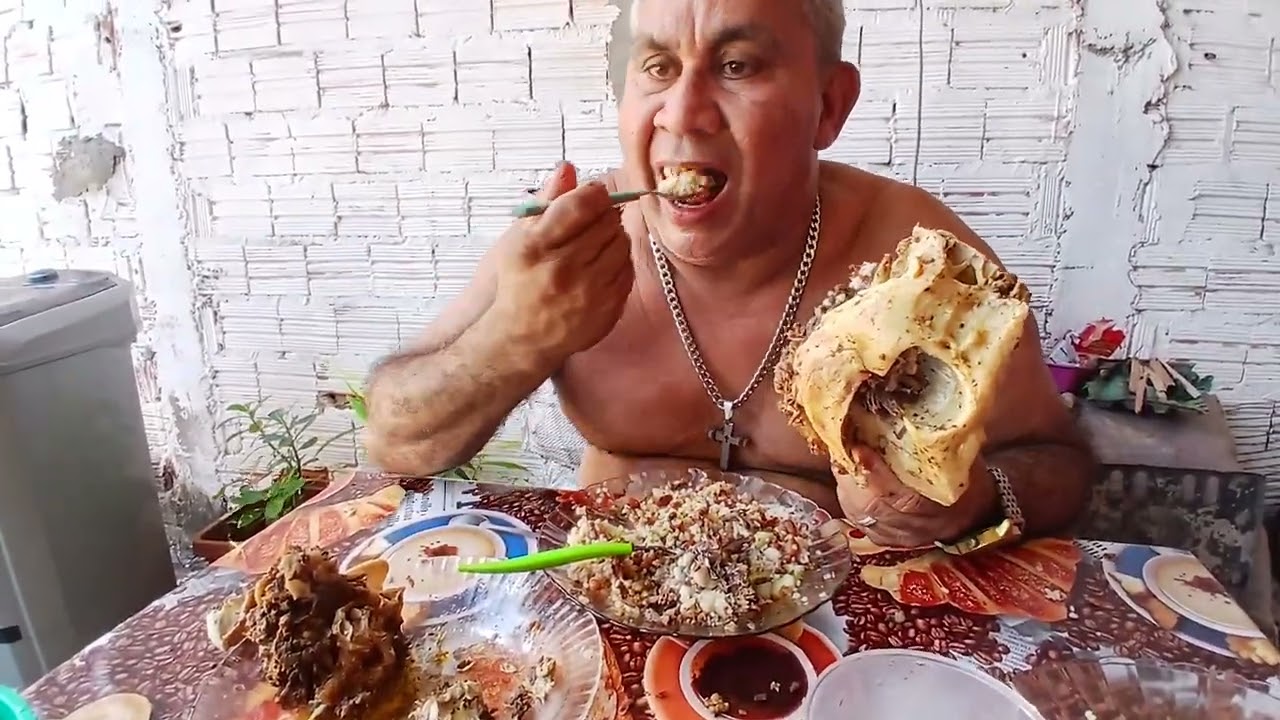 Mais um almoço +cabeça de porco 