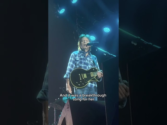 John Fogerty and the crowd payed homage to Tina Turner. 🎵  #TinaTurner #johnfogerty class=