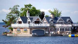 Sur le fleuve du Saint-Laurent, les milles îles 🌴 et îlots🏖. Une merveille…👏👍😀