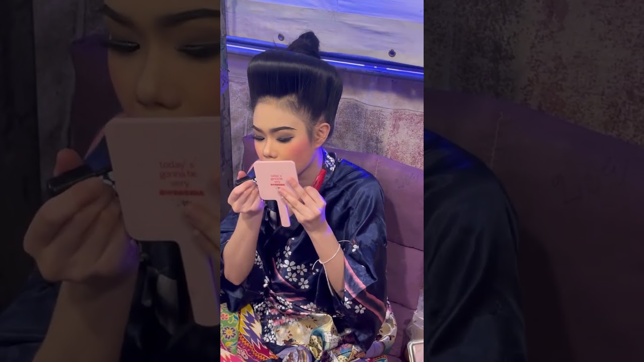 น้องปอยไปสอบถึงงาน2ทุ่มครึ่ง👏🏻แต่งหน้าทำผม15นาทีมีอยู่จริง👍น้องปอยทำได้เพื่อที่จะออกให้ทันฉาก2