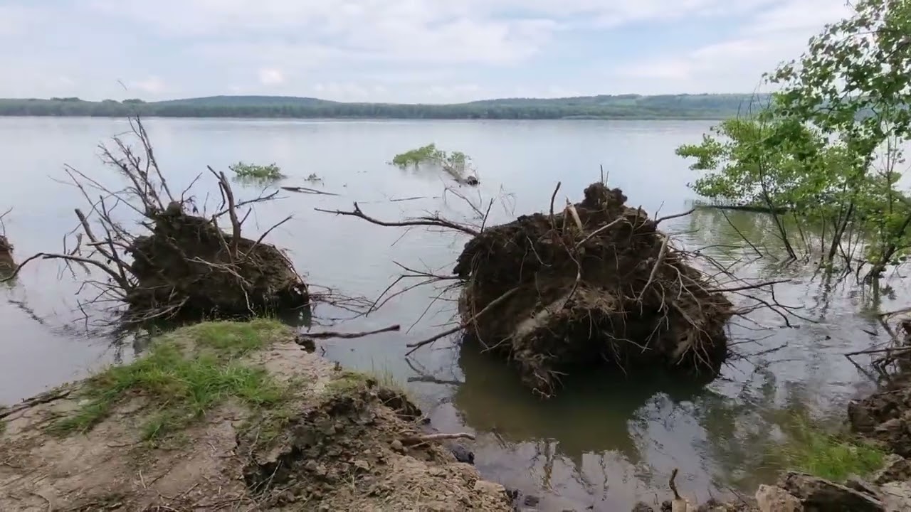 Dunarea la cote mari 2023 maluri rupte