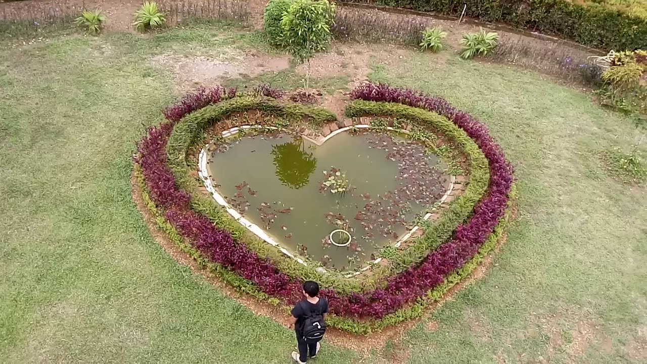 Jangan Ngaku Kekinian Kalau Belum Ke Taman Labirin Di