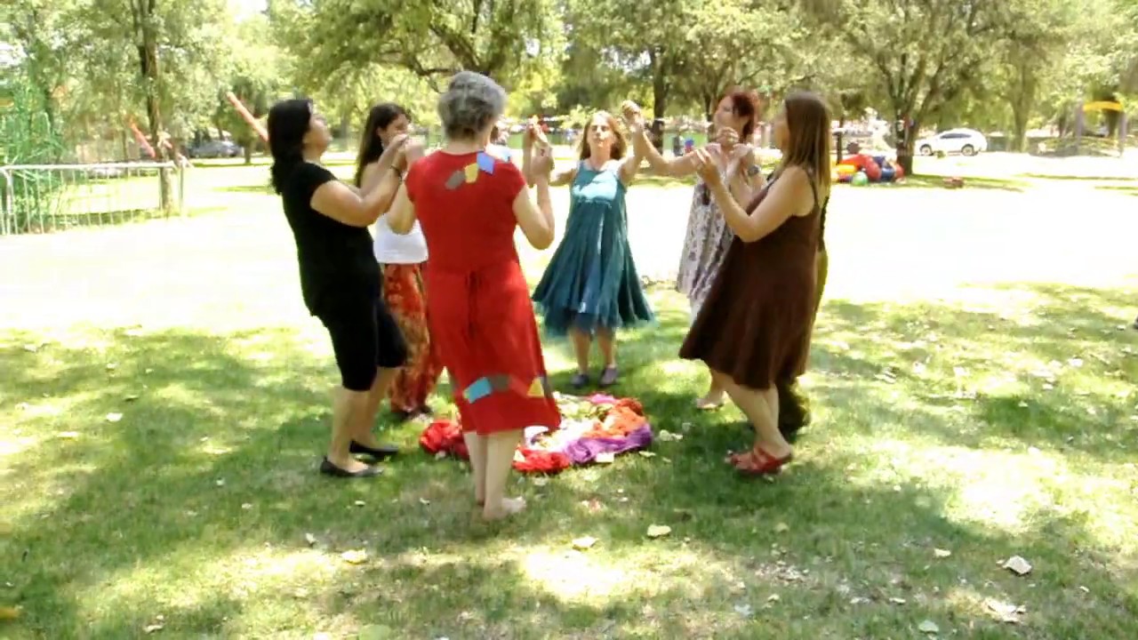 Agradecer y Abrazar, danza circular