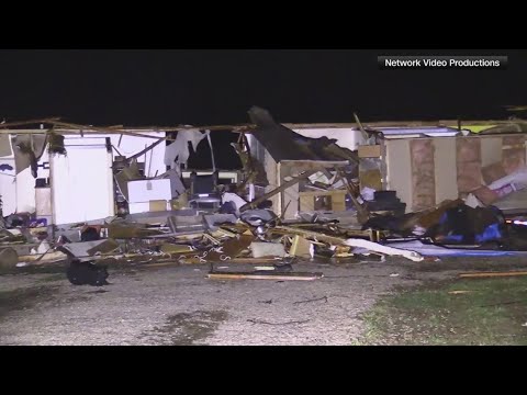 Tornado causes damage in Crawford County, Illinois - YouTube