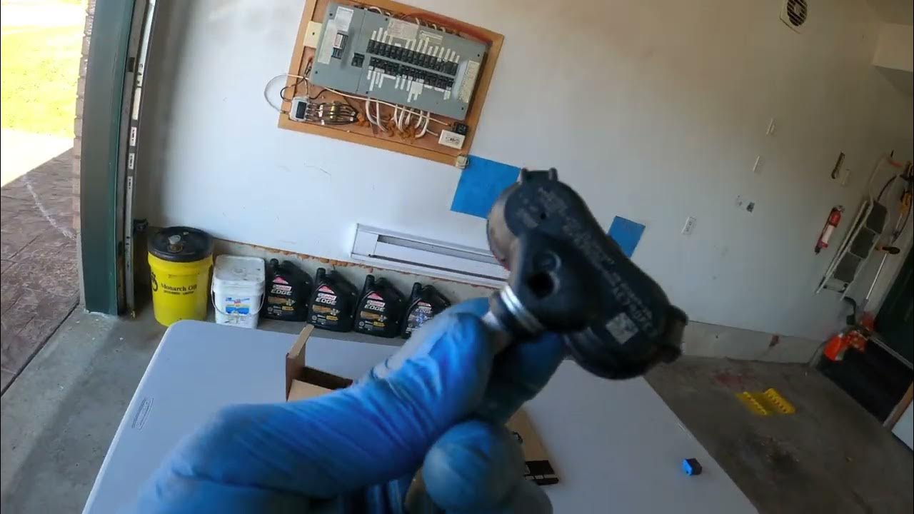 DIY TPMS sensor replacement - 2013 Toyota Sienna Ltd. - YouTube