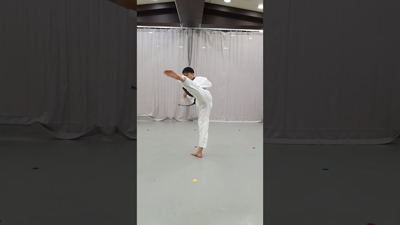 앞,돌려,찍어차기 김민호