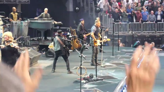 Bruce Springsteen - 26 - Dancing in the Dark - Columbus - 4/21/24 - YouTube
